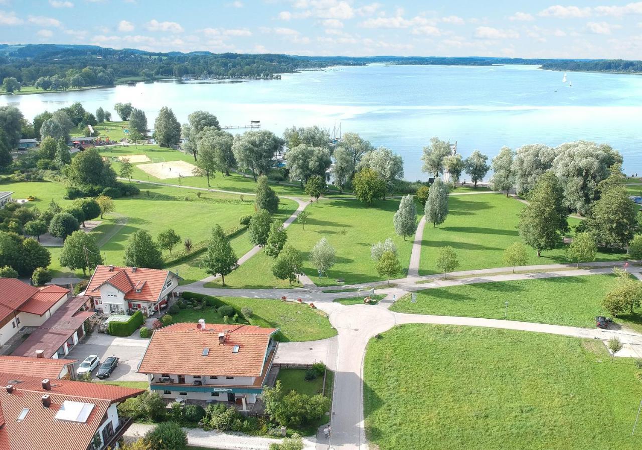 Ferienwohnungen Haus Am See 베르나우암히엠지 외부 사진