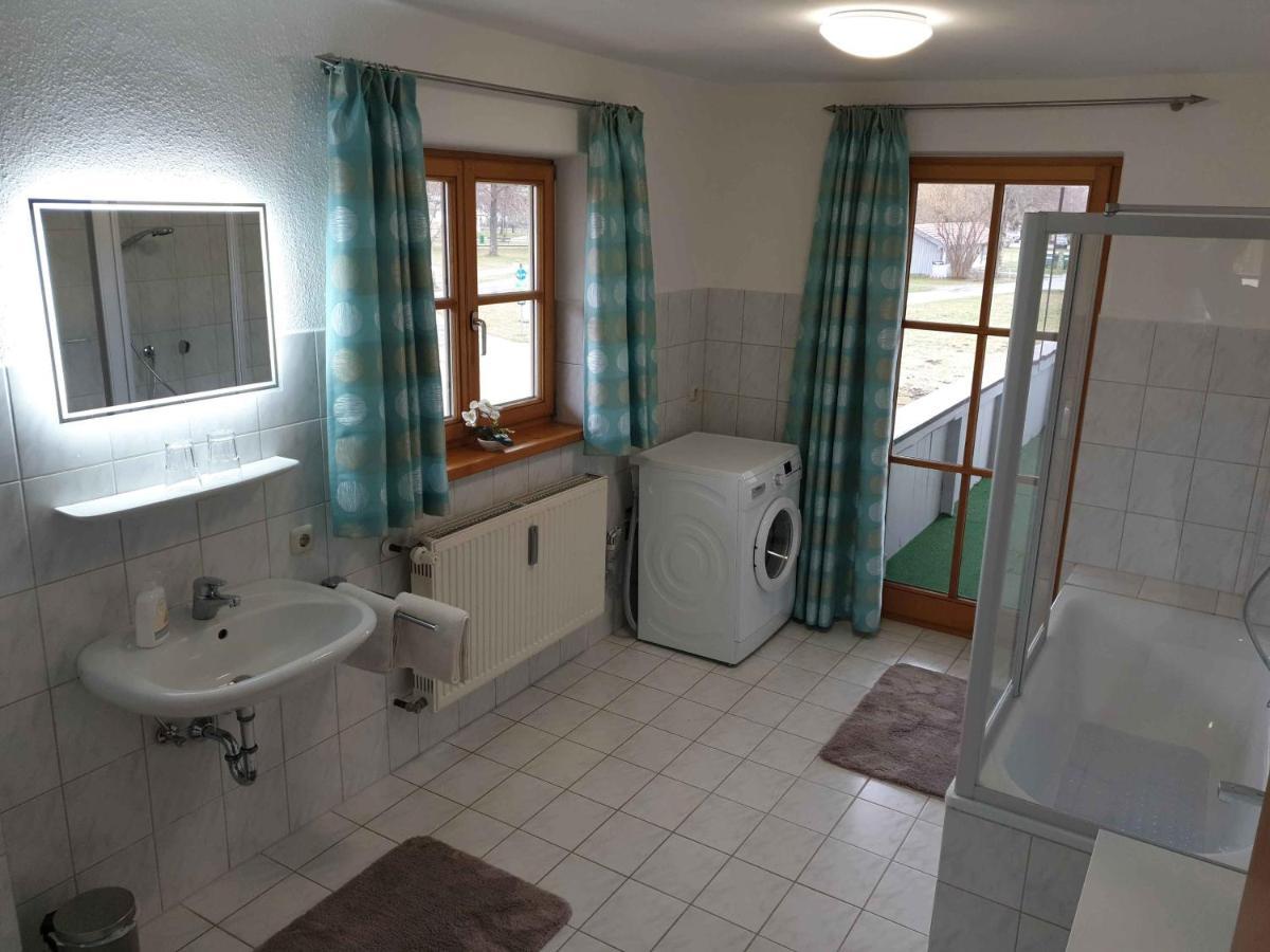 Ferienwohnungen Haus Am See 베르나우암히엠지 외부 사진